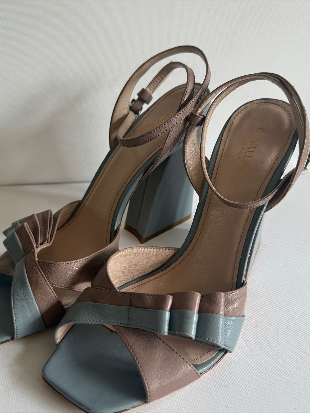 Cavallini Women's Taupe and Slate Blue Bow Slingback Heel Sandals Women Size 9 - Picture 3 of 13